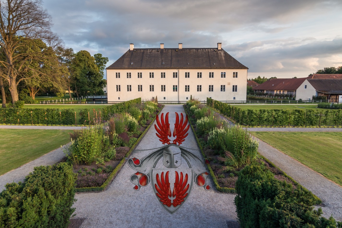 Schloss Benkhausen Park mit Wappen