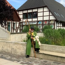 Schäfer Arthur aus der Kirchdorfer Heide vor dem DAM